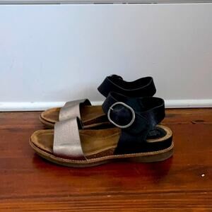 Sofft Bali leather ankle strap metallic flat comfort sandals sz 7